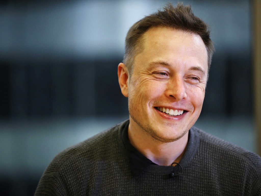 Elon Musk nevet