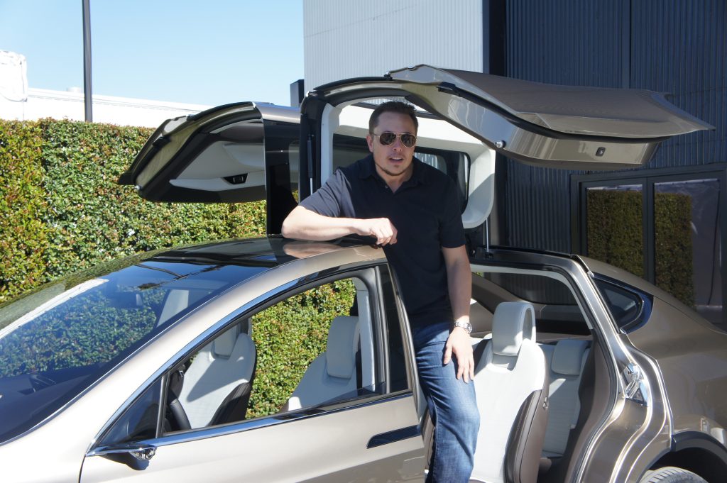 Elon Musk és Tesla ModelX